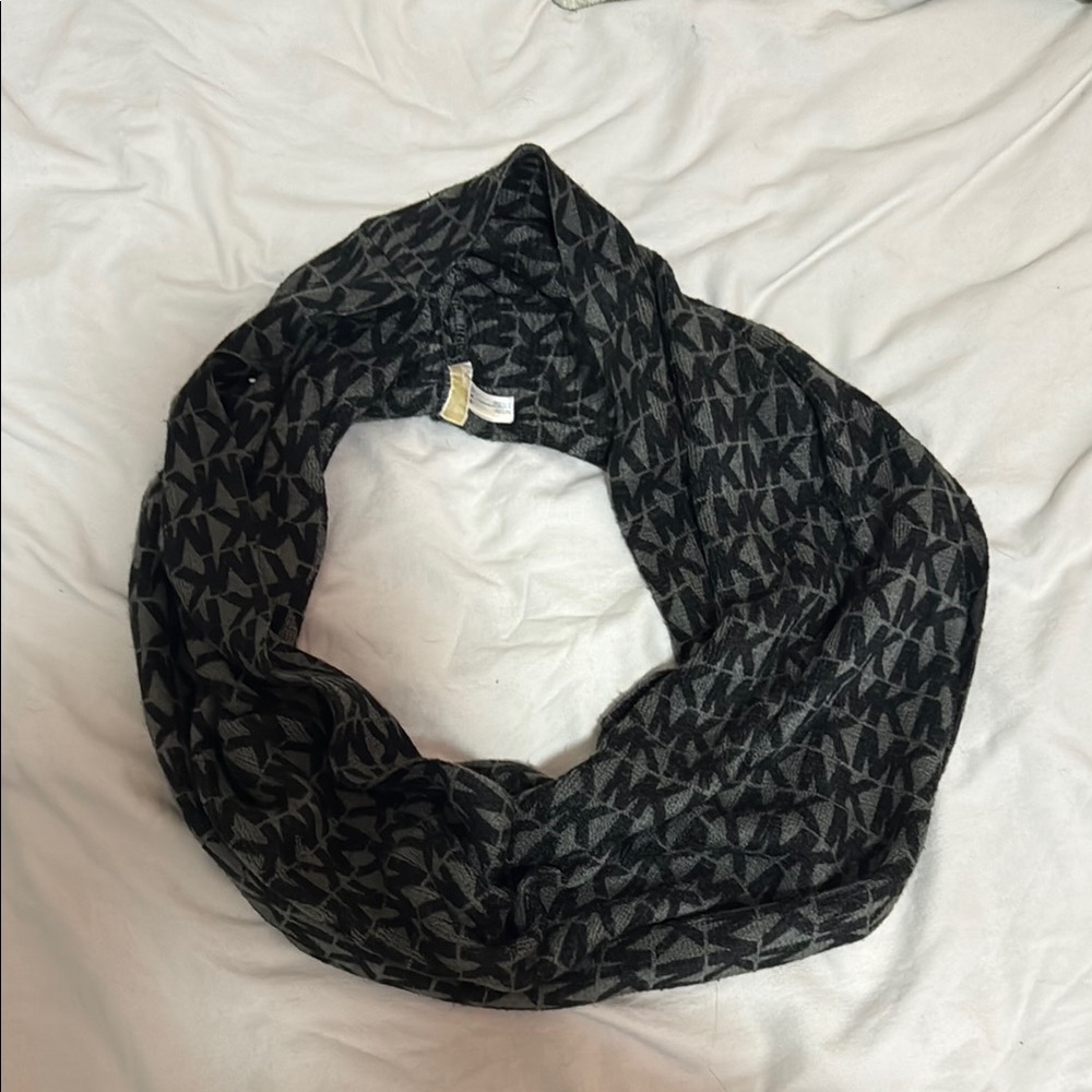 Michael Kors Infinity Black Monogram Scarf